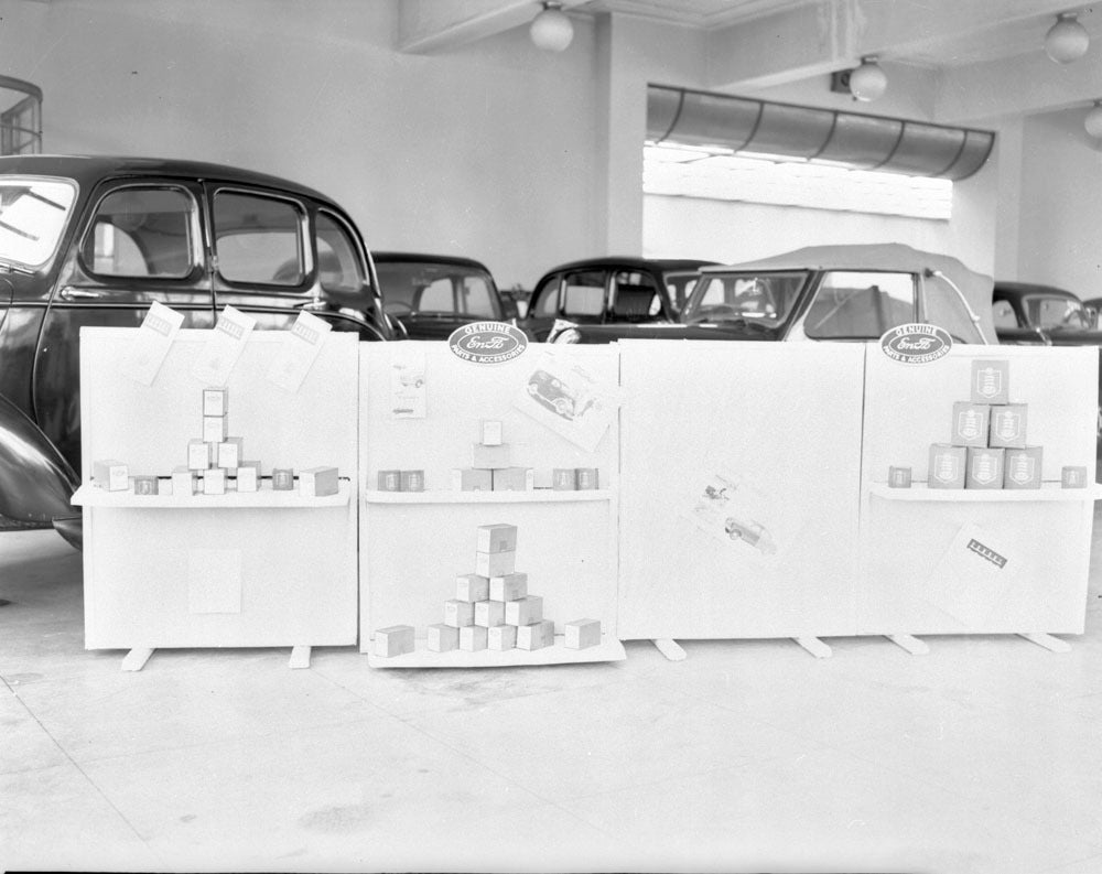 1953 Various displays intended for small dealers neg UK 77x42 0144-0596