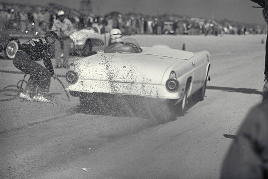 1956 Daytona Beach Speed Week Florida Ford Thunderbird (driver unknown) at the starting line CD 1098 3282 4909 8 0144-0670