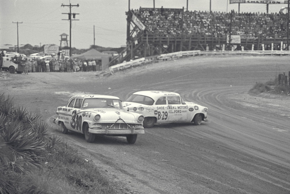 1956 NASCAR Daytona Beach Speed Week Florida A Ford Fairlane Town Victoria outruns a potential accident CD 1098 3282 4909 7 0144-0708