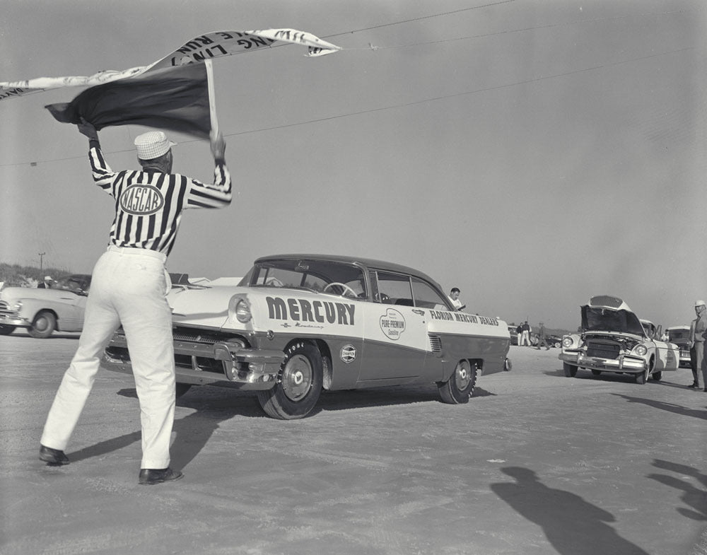 1956 NASCAR Daytona Beach Speed Week Florida Factory backed 1956 Mercury starting a practice run on the beach CD 1098 3282 4909 17 0144-0710