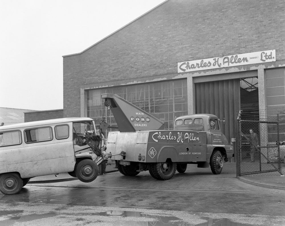 1960 Service facilities at dealers premises neg UK 74x557 0144-0822