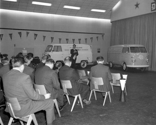 1961 Finnish dealers at Newbury Park club neg UK 72x2021 0144-0828