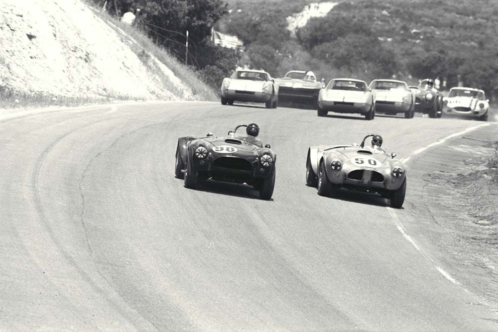 1964 Laguna Seca USRRC Ed Leslie and Ken Miles drive Shelby American Cobras CD 0777 3292 0895 24 0144-0852