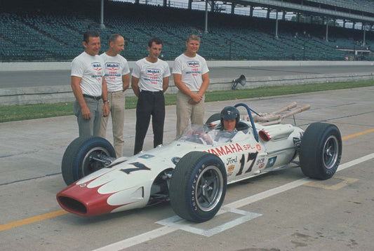 1965 Indianapolis 500 Indiana Dan Gurney in his Lotus 38 Ford and crew CD 0554 3252 4322 23 0144-0878