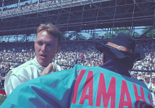 1965 Indianapolis 500 Indiana Dan Gurney talking to Carroll Shelby before the race CD 0054 3221 1052 16 0144-0879