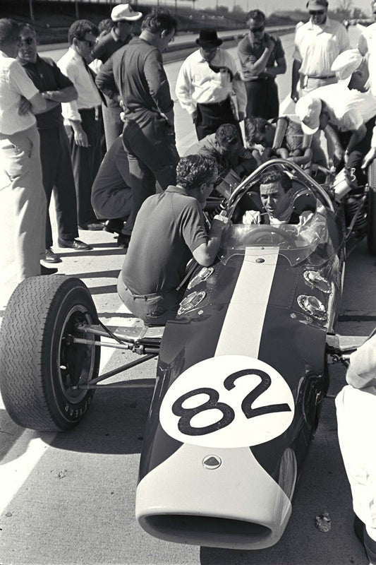 1965 Indianapolis 500 Indiana Jim Clark confers with Colin Chapman before practice CD 0554 3252 2846 3 0144-0886