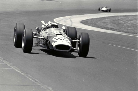 1965 Indianapolis 500 Indiana Jim Clark on his way to victory in his Lotus 38 Ford CD 0554 3252 2846 28 0144-0898