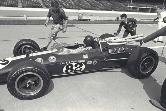 1965 Indianapolis 500 Indiana Jim Clark pit stop during the race Wood Brothers Crew CD 0554 3252 2846 10 0144-0899