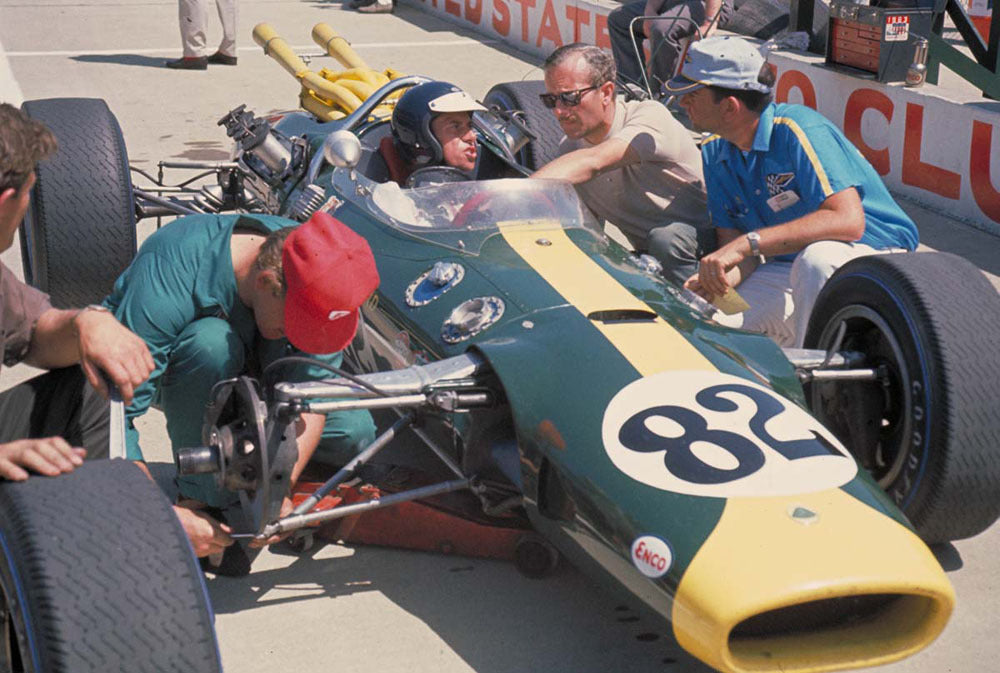 1965 Indianapolis 500 Indiana Jim Clark prepares for practice in his Lotus Ford 38 CD 0777 3292 0895 29 0144-0900