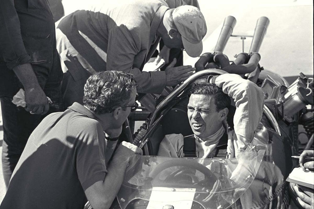 1965 Indy 500 Indiana Jim Clark and Colin Chapman talking during practice CD 0554 3252 2846 2 0144-0921