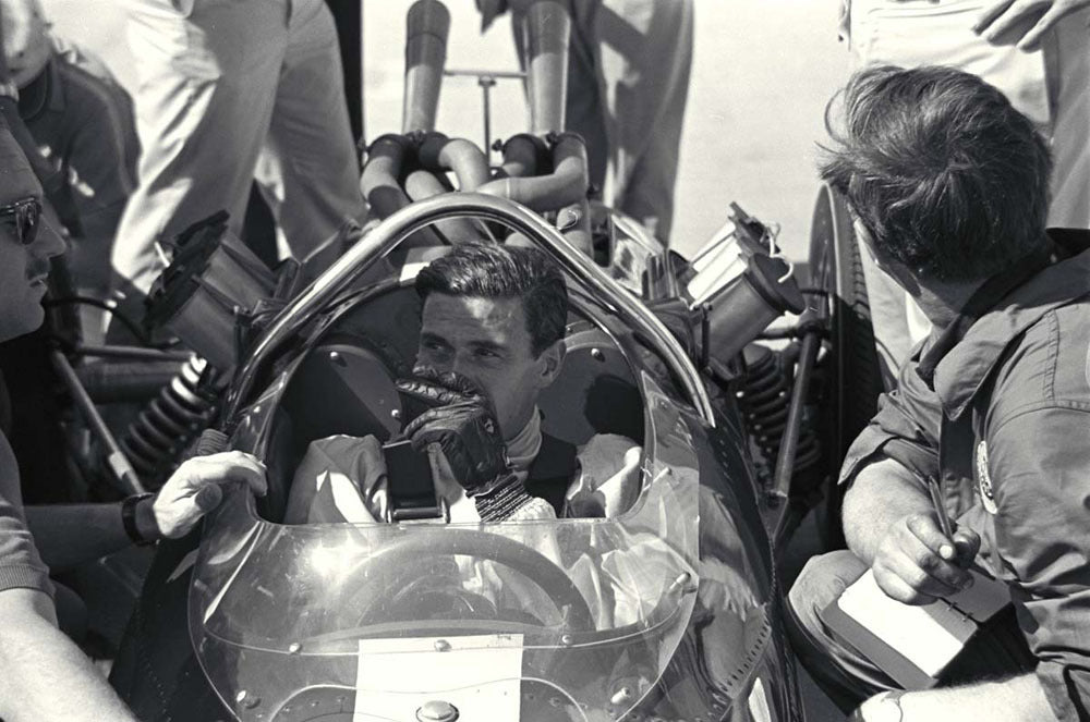 1965 Indy 500 Indiana Jim Clark in deep thought during practice CD 0554 3252 2846 1 0144-0923