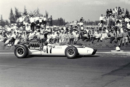 1966 Mexican Grand Prix Bruce McLaren in the McLaren M2B Ford CD 0777 3292 0860 20 0144-0977