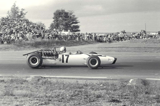 1966 United States Grand Prix Watkins Glen New York Bruce McLaren in action CD 0777 3292 0860 17 0144-0979