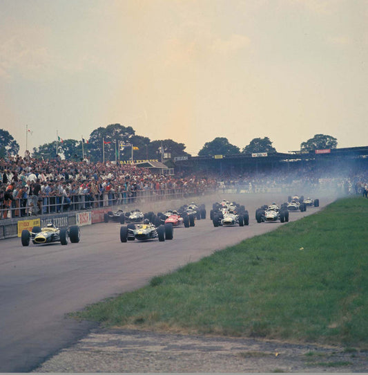 1967 Dutch Grand Prix Netherlands Jim Clark (5) and Graham Hill (6) lead the field CD 0777 3292 0624 6 0144-1010