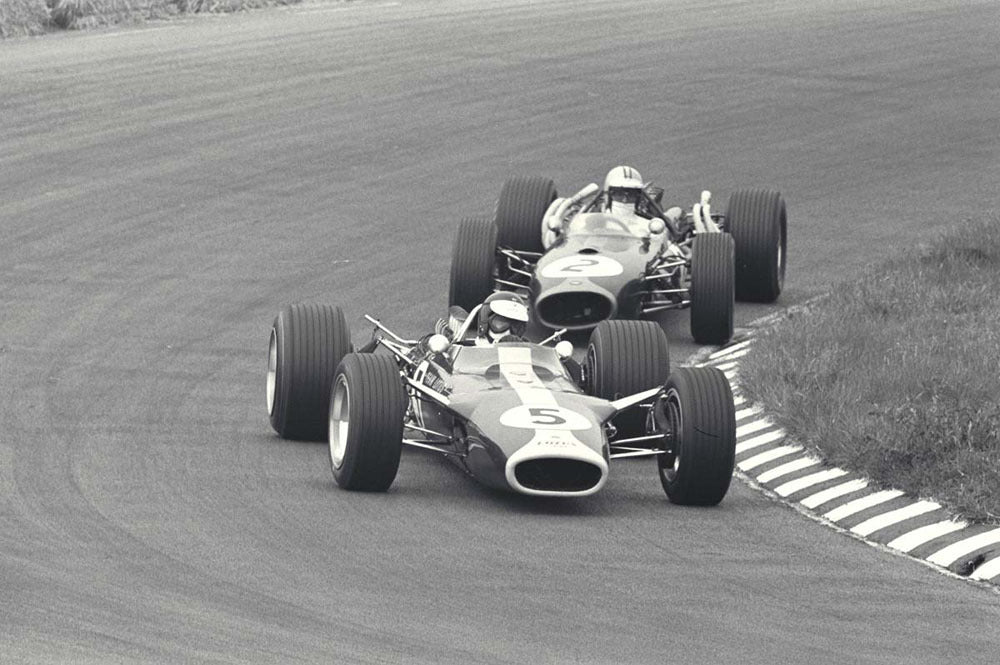 1967 Dutch Grand Prix Netherlands Jim Clark leads Denis Hulme CD 0554 3252 2911 18 0144-1012