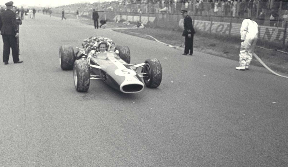 1967 Dutch Grand Prix Netherlands Jim Clark with victory wreath on Lotus 49 Ford CD 0554 3252 2911 6 0144-1019