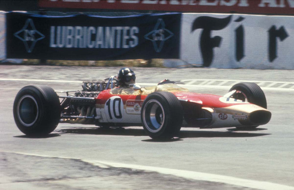 1968 Spanish Grand Prix Spain Graham Hill on his way to victory in his Lotus 49 Ford CD 0776 3301 3813 73 0144-1059