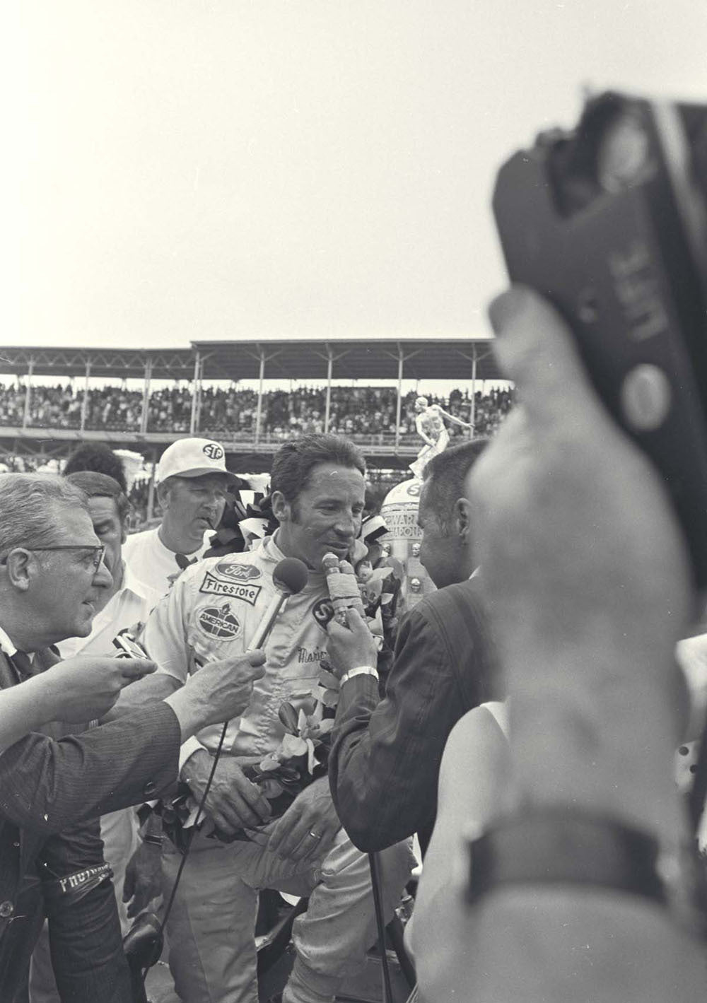 1969 Indianapolis 500 Indiana Mario Andretti in victory lane CD 0554 3252 4322 4 0144-1080