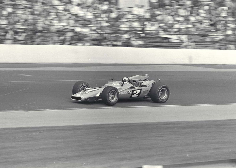 1969 Indy 500 Indiana Mario Andretti at speed in his Ford powered Brawner Hawk CD 0554 3252 4322 6 0144-1096