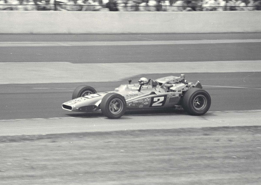 1969 Indy 500 Indiana Mario Andretti on his way to victory driving a Brawner Hawk Ford CD 0554 3252 4322 14 0144-1099