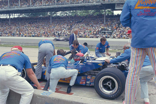 1970 Indianapolis 500 Indiana Al Unser in the pits during the race CD 0777 3292 0633 5 0144-1138