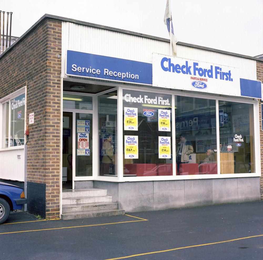 1983 Dealerships Perrys of Finchley neg 982 16 0144-1464