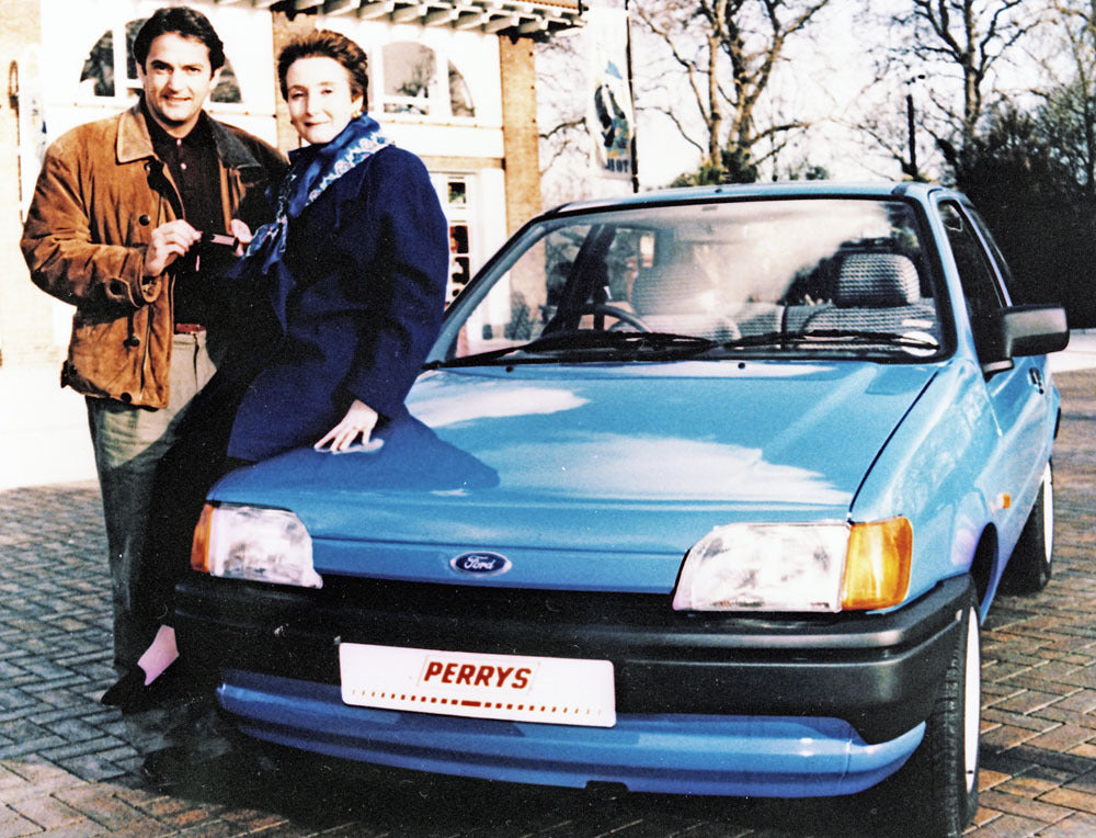1991 Dealers Footballer Gary Mabbutt & DBA Xmas draw winner Janet Prime neg 197 40 0144-1559
