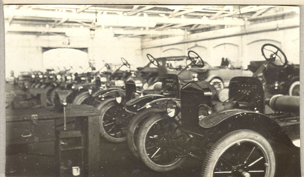 Tarant Motors Postcard 03 0144-1895