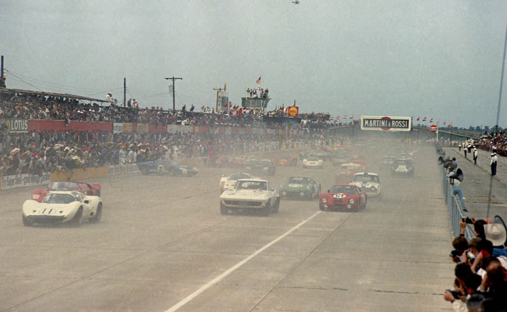 1966 Mar Sebring race start  CN4363-300 0144-2816