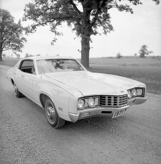 1970 Mercury Montego MX Brougham four-door hardtop  CN151945-85 0144-2973