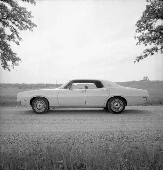 1970 Mercury Montego MX Brougham four-door hardtop  CN151945-88 0144-2976