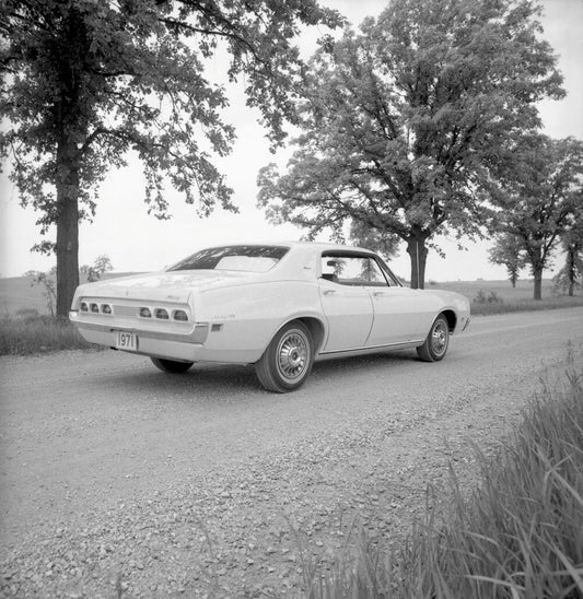 1970 Mercury Montego MX Brougham four-door hardtop  CN151945-91 0144-2979