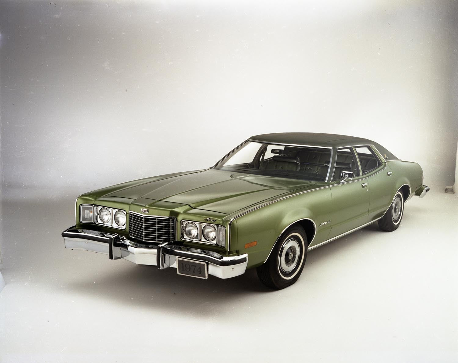 1974 Mercury Montego MX Brougham 4-dr sedan CN7410-64  0144-3076