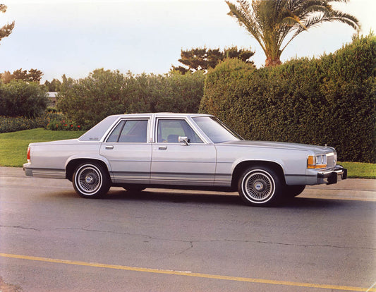 1988 Ford LTD Crown Victoria LX four-door  CN49000-105 0144-3183