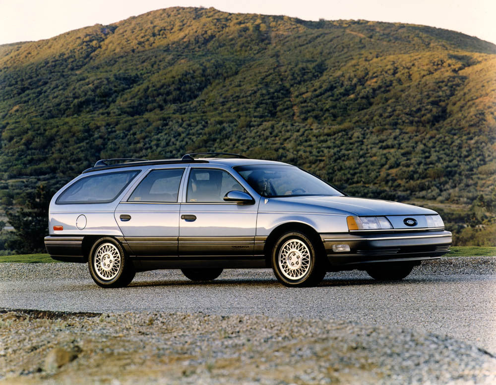 1989 Ford Taurus LX station wagon  CN52008-88 0144-3221