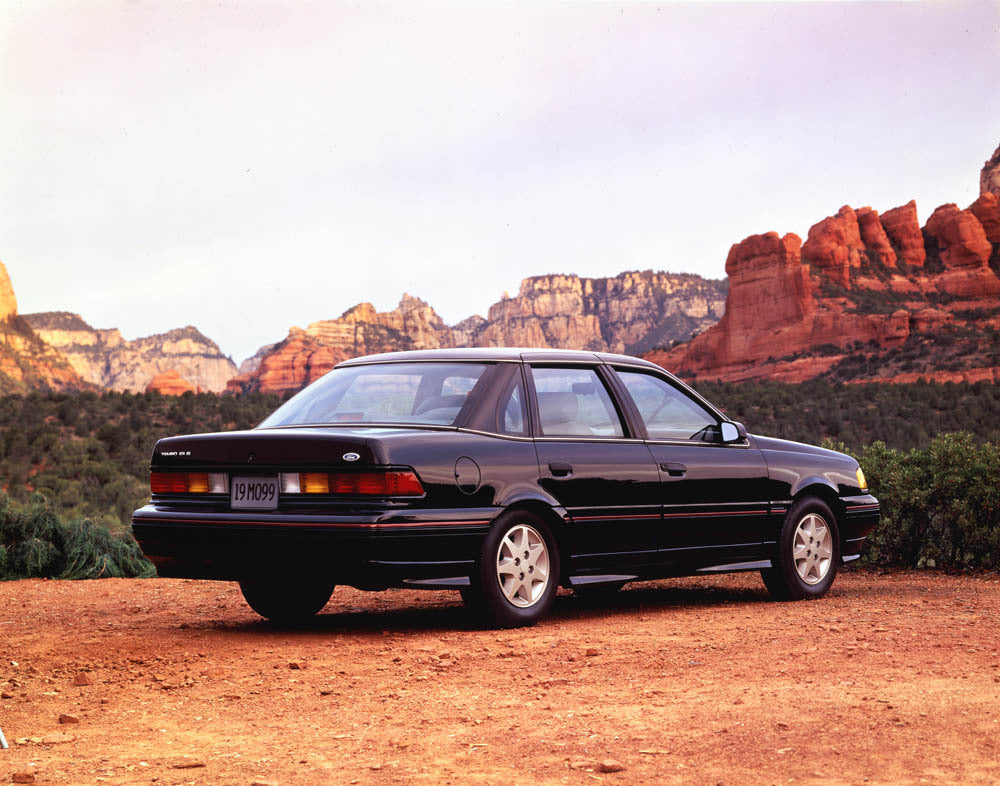 1989 Ford Tempo GLS four-door  CN52009-013 0144-3225