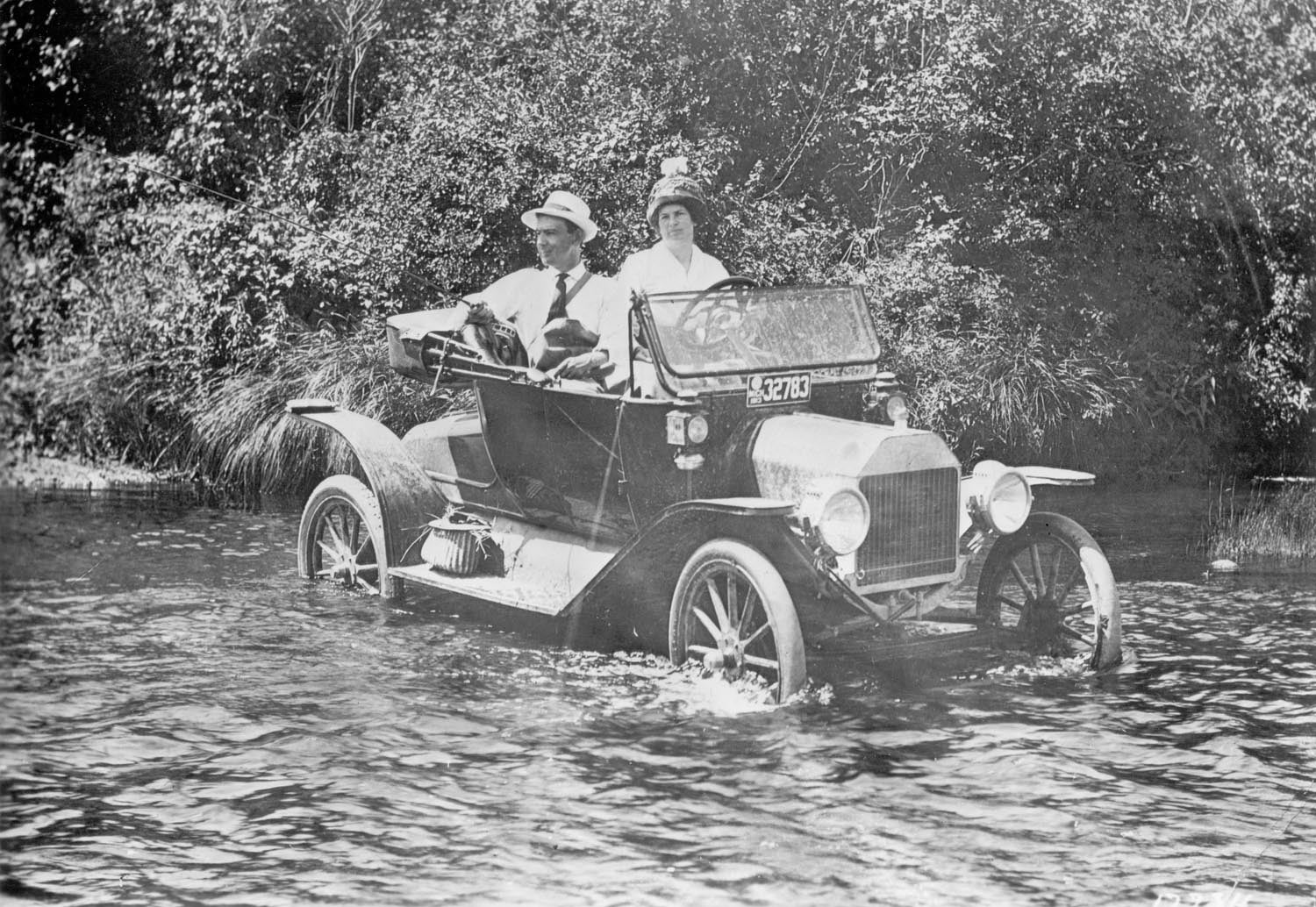 1913 Ford Model T Fishing 1913 0400-1557