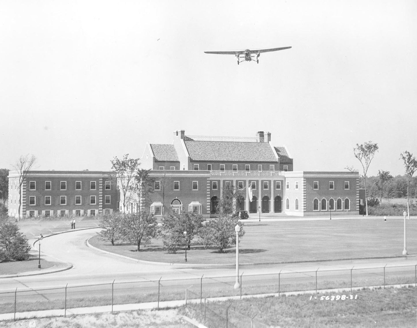 Dearborn Inn Ford Tri Motor Aug1931 0400-1693