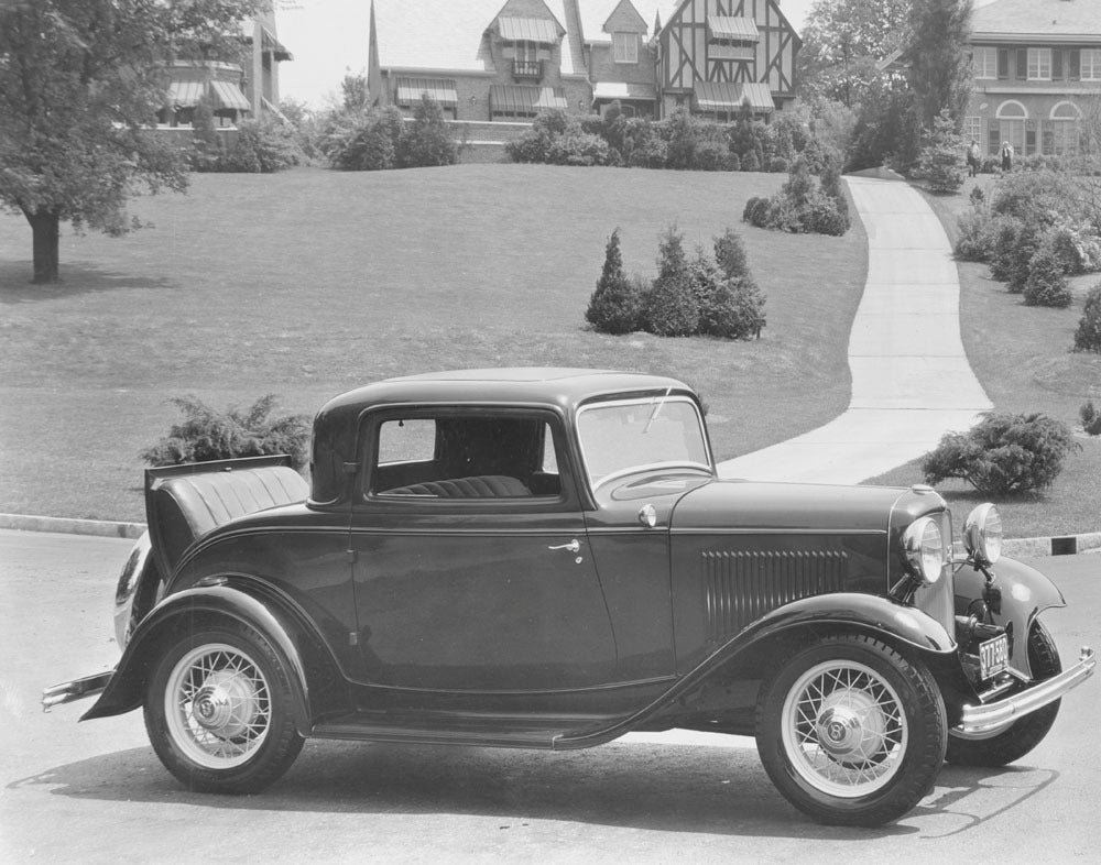 Ford 1932 Deluxe Coupe 0400-2379