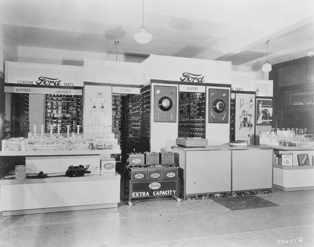 Service Station Interior 1938 0400-2669