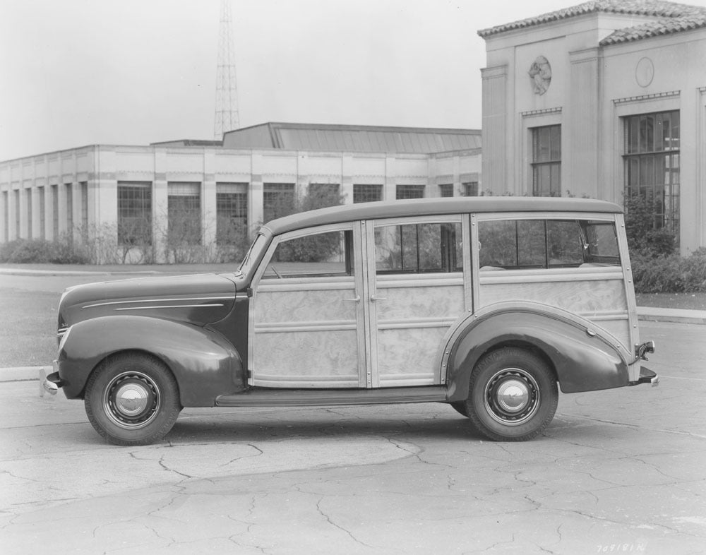 1939 Ford Station Wagon 0400-2713