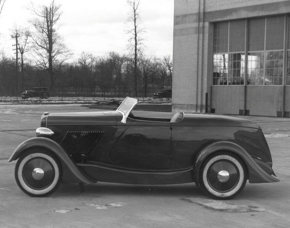 Sport Roadster 11 25 1932 0400-2938