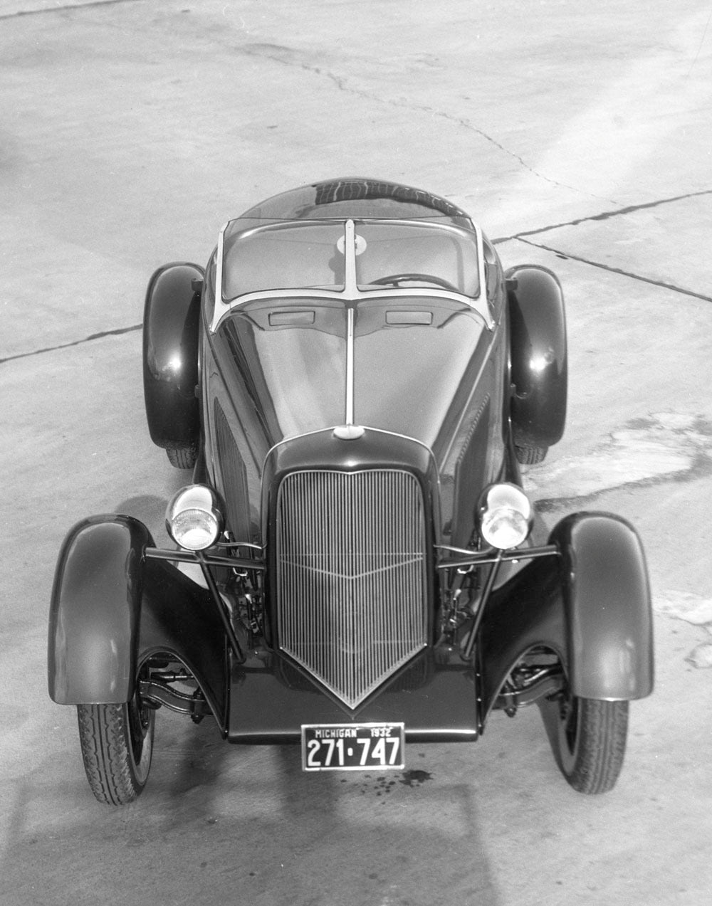 Sport Roadster 11 25 1932 0400-3006