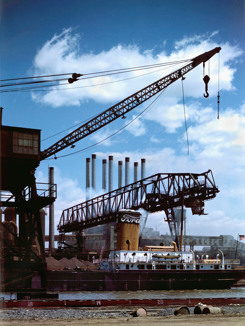 1948 Rouge boat slip Bridge crane and tug boat 0400-8267