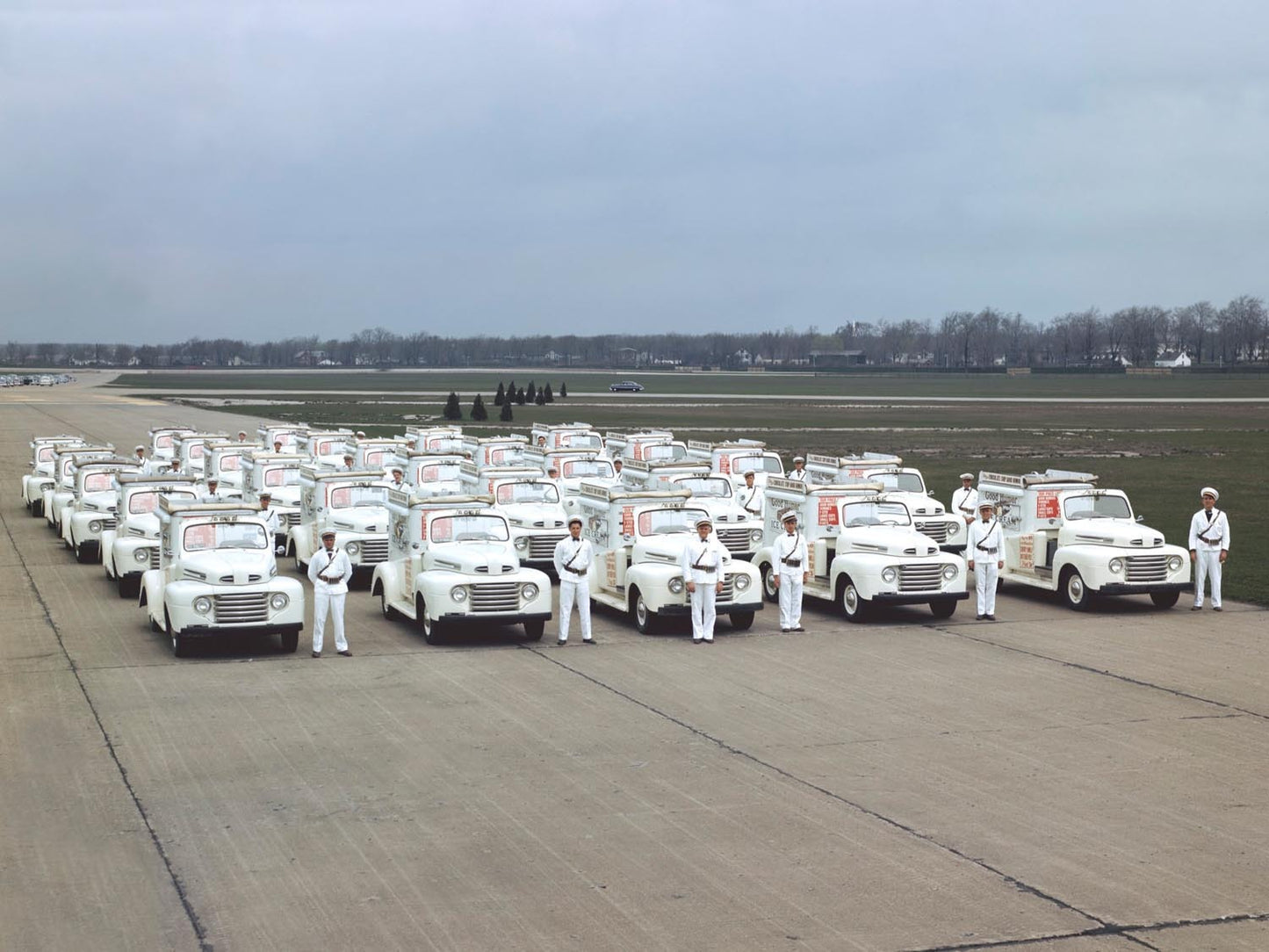 1950 Ford F 1 Good Humor ice cream trucks 0400-8290