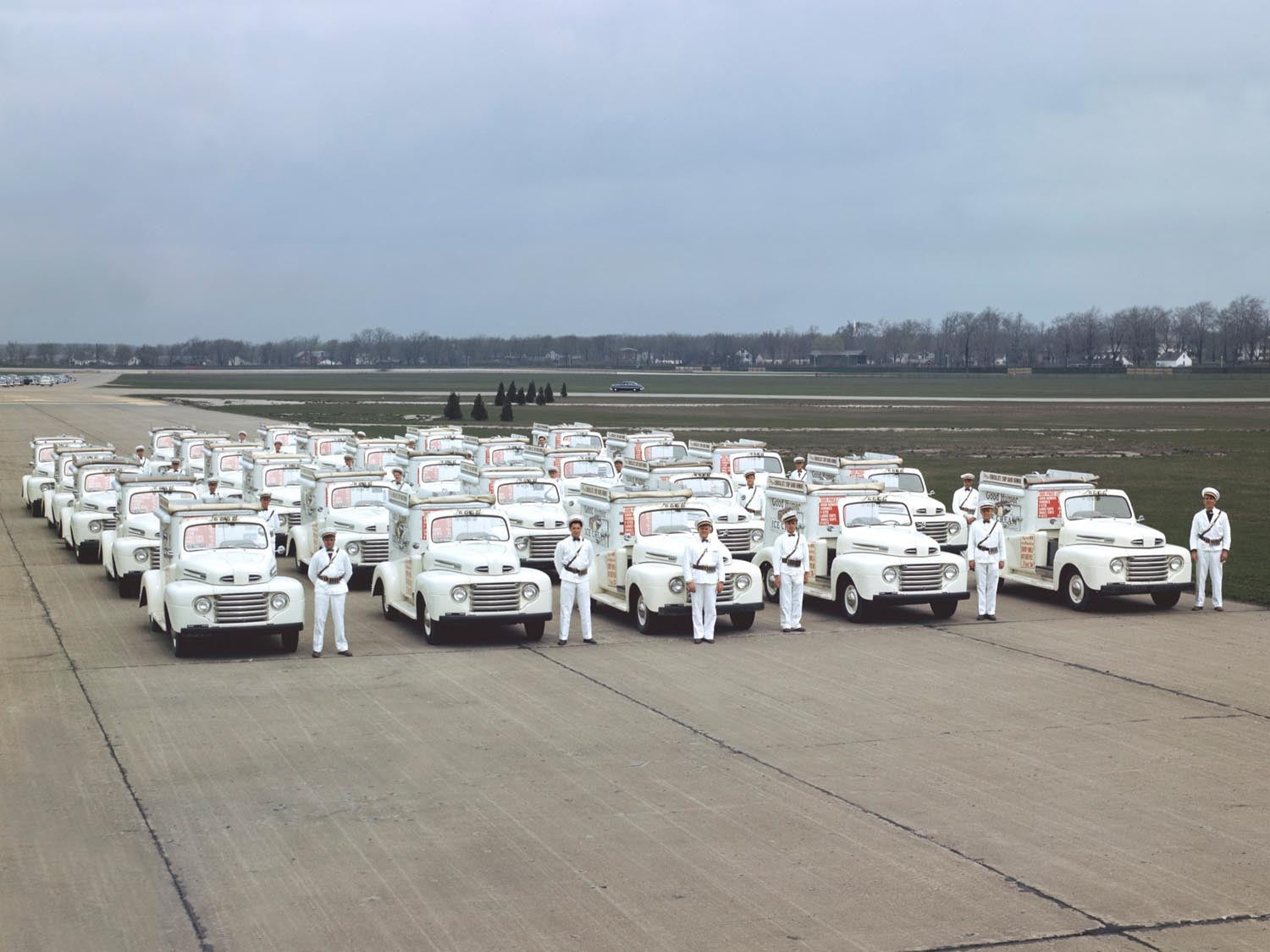 1950 Ford F 1 Good Humor ice cream trucks 0400-8290