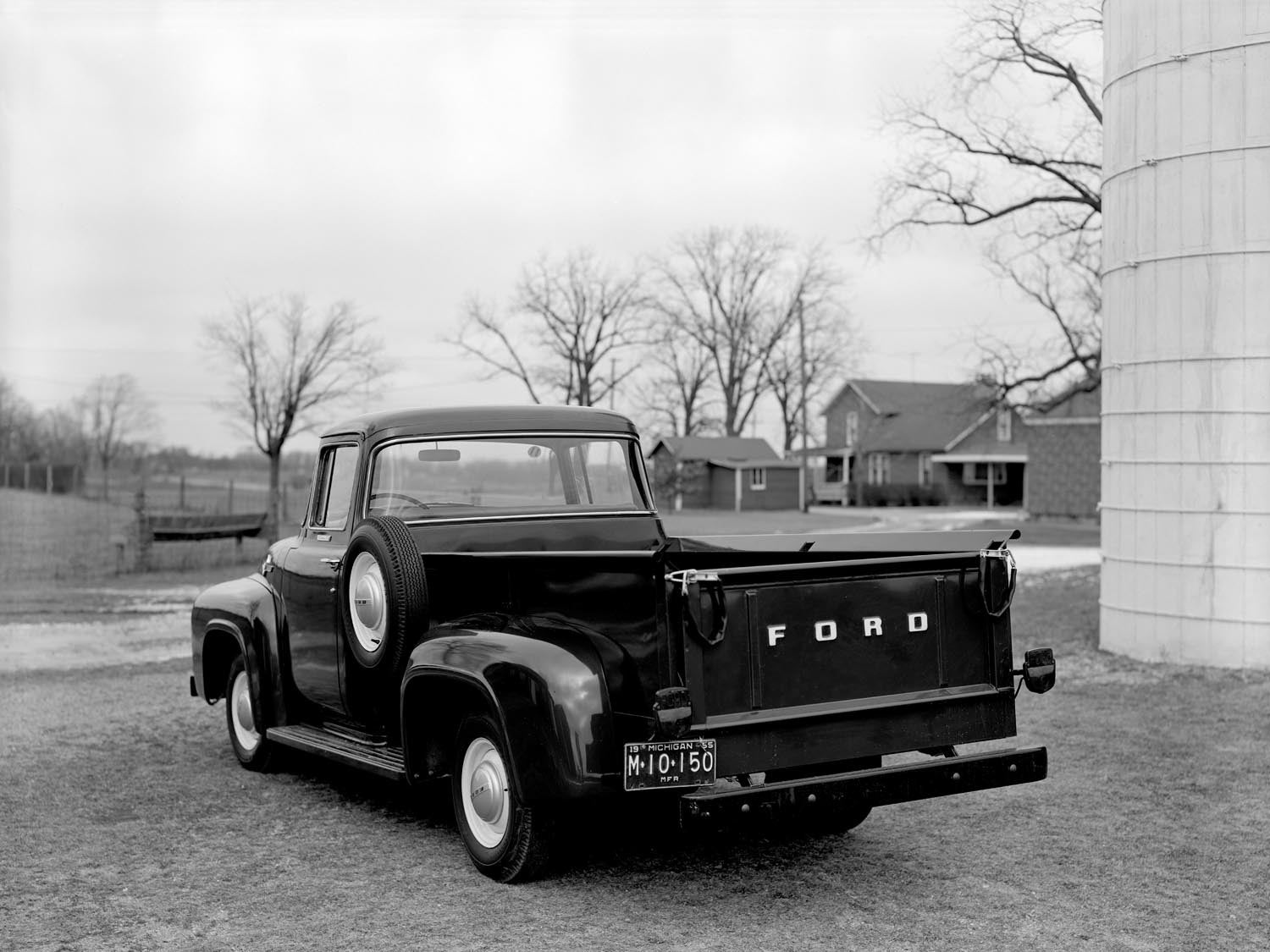 1956 Ford F 100 pickup truck 0400-8397