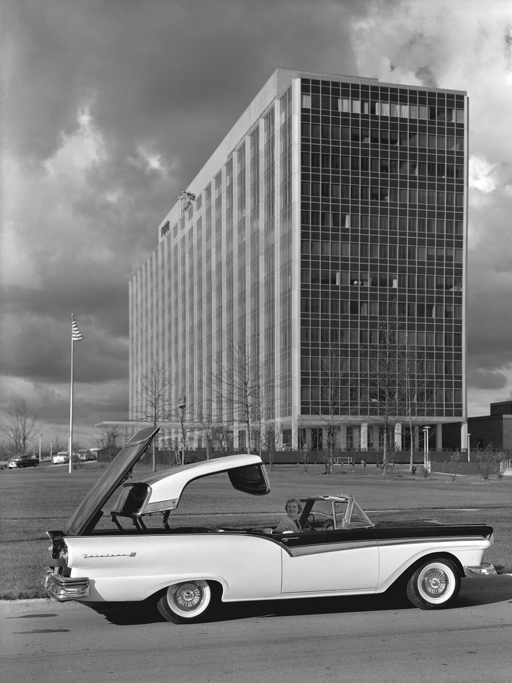 1957 Ford Skyliner (prototype) 0400-8431