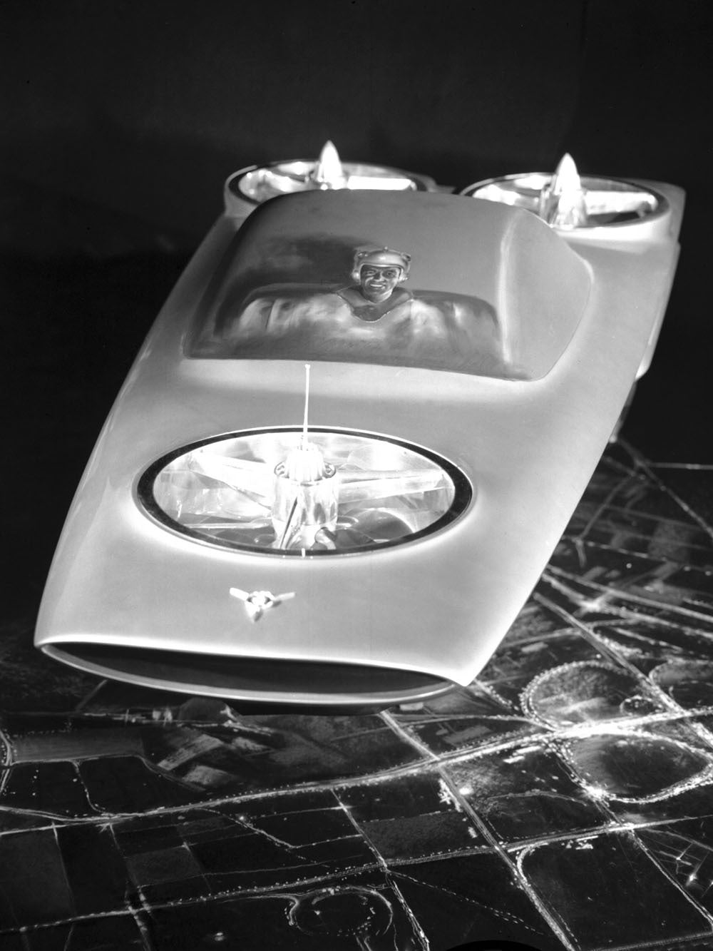 1957 Ford Volante concept car model 0400-8443