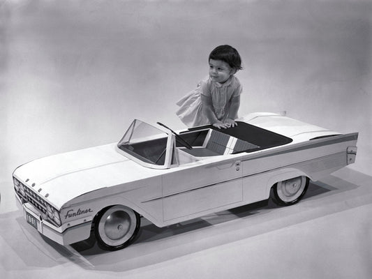 1961 Ford paper model of a convertible 0400-8522